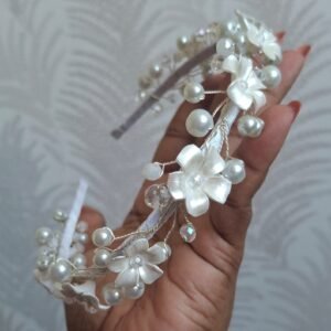 Diadema BIANCA en Alambrismo, Perlas blancas  y Porcelanicrón